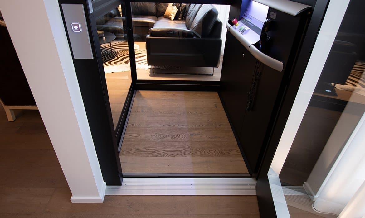 Lift floor matching the floor of the room