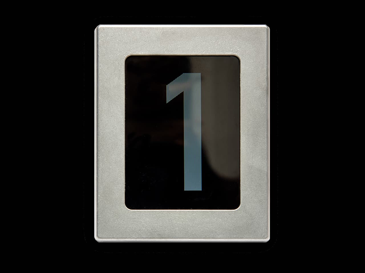 Level indicator for door and platform