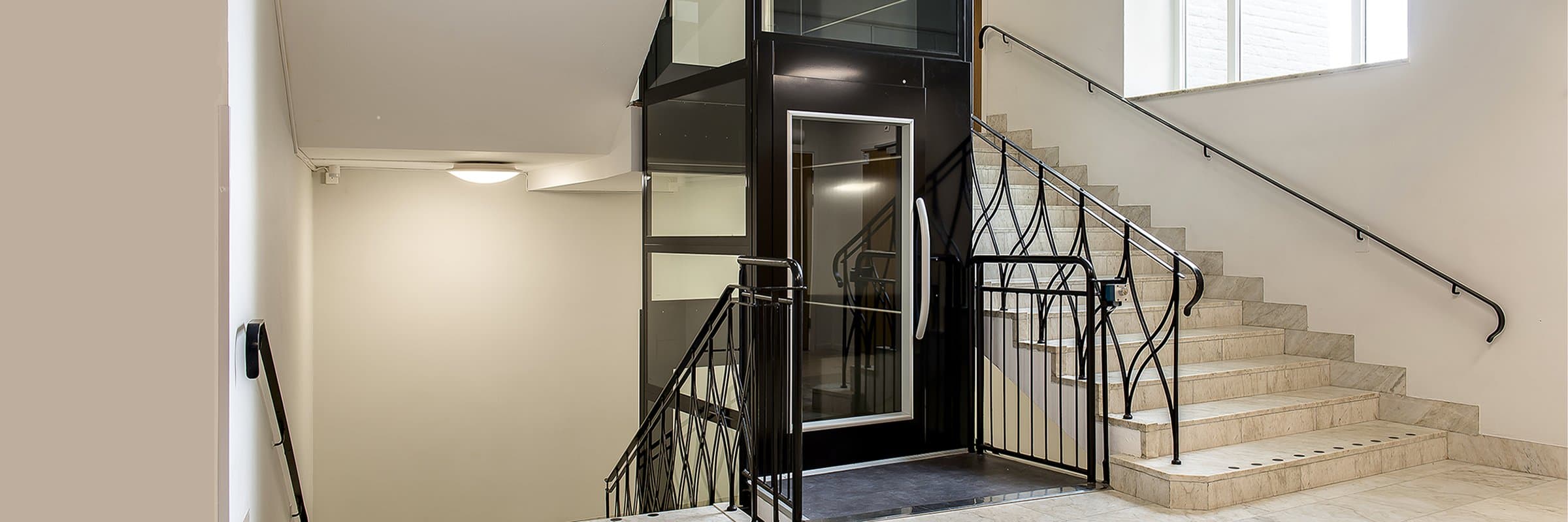platform-lift-in-school-building-hero-2400×800