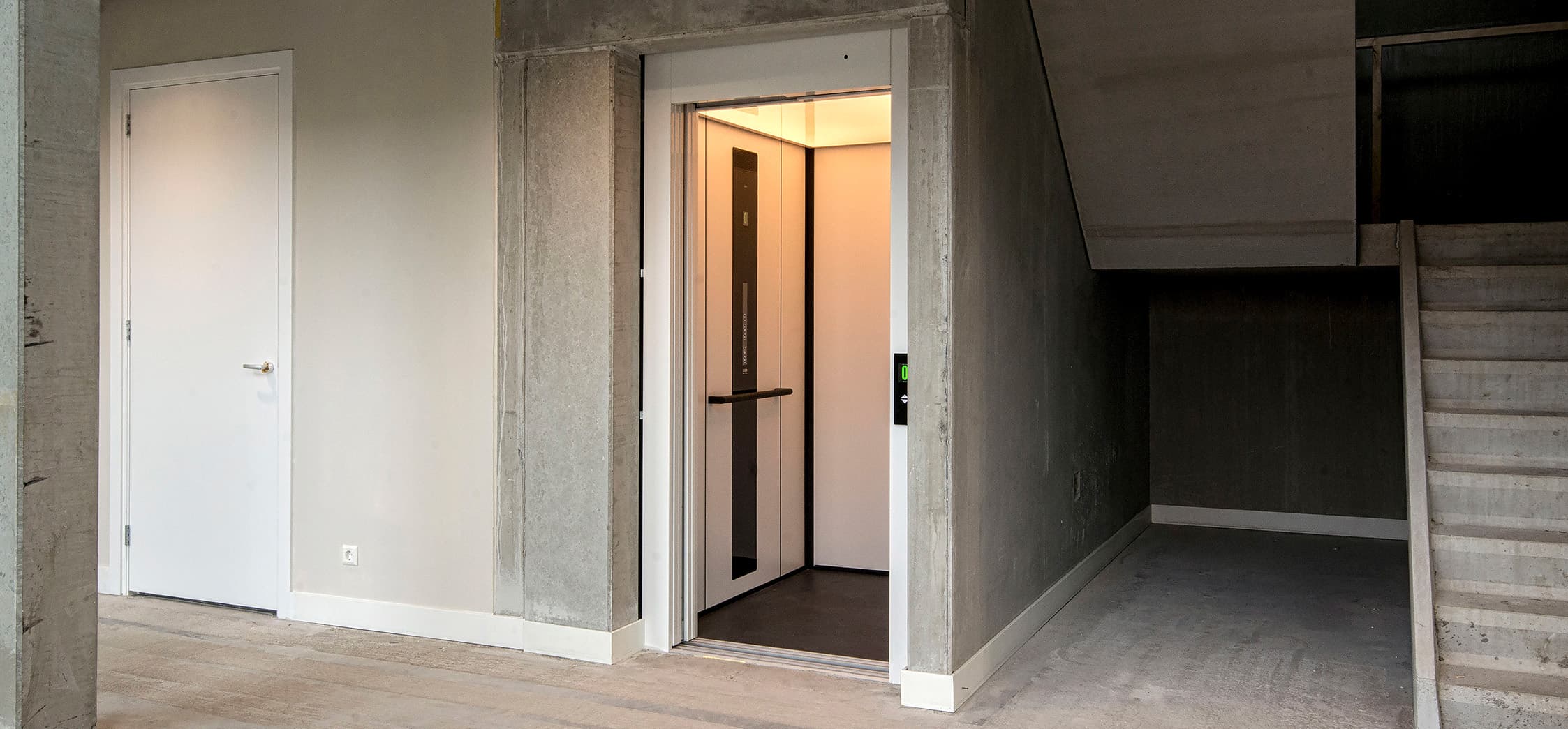 Cibes C1 Pure Kabinenlift in einem bestehenden bauseitigen Schacht