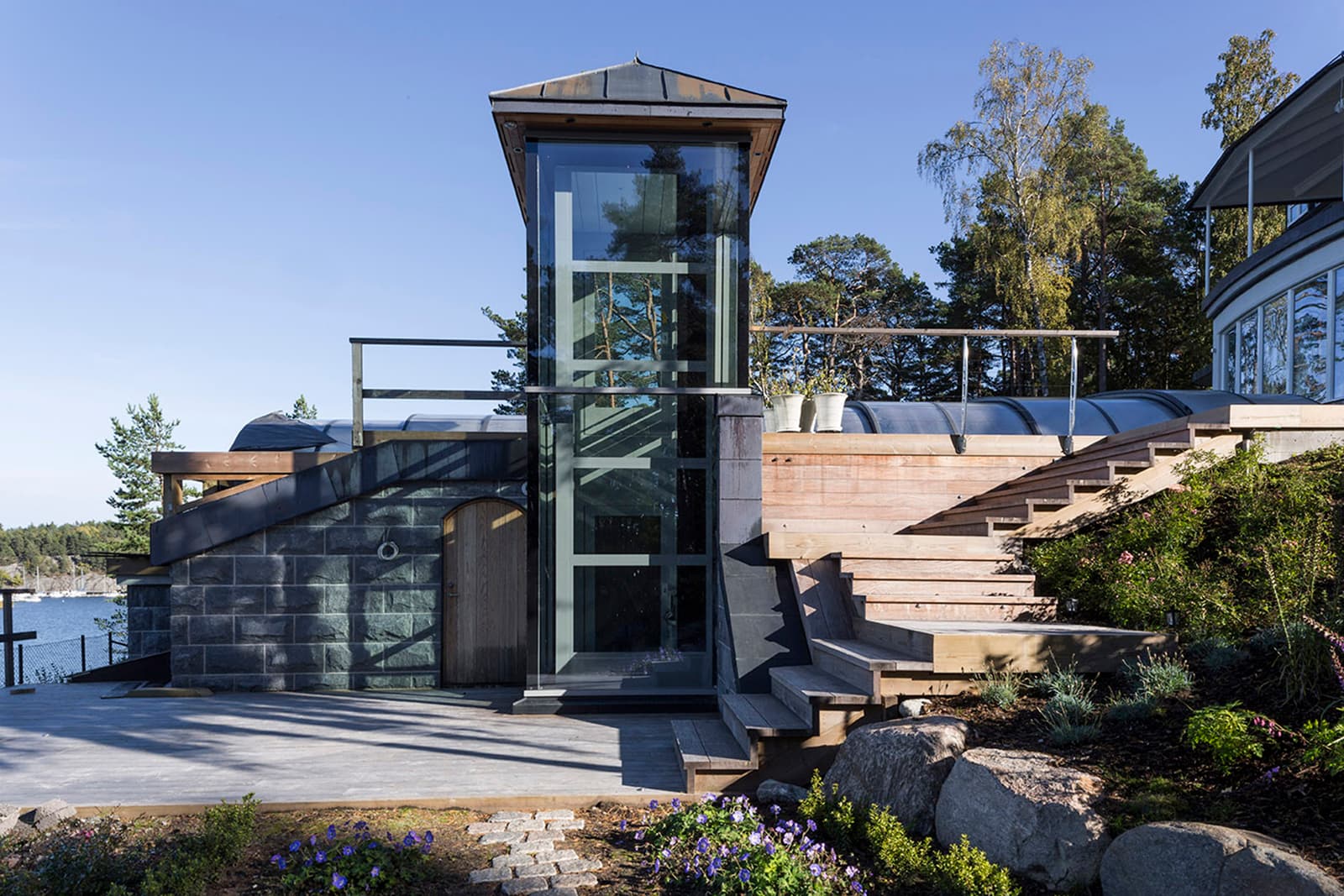 Outdoor Home Lift Cibes A5000 in Sweden