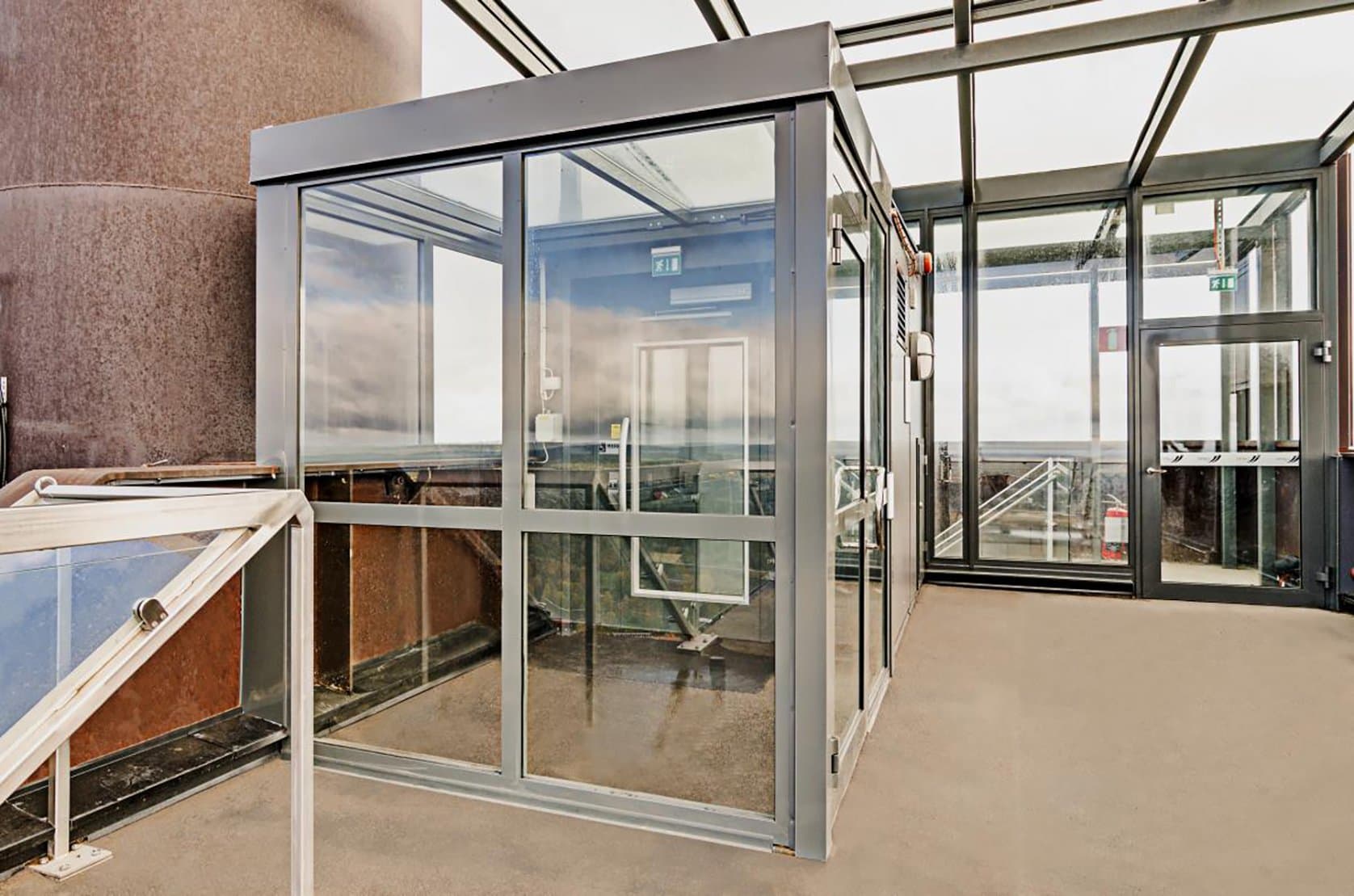 Glass ski jump lift