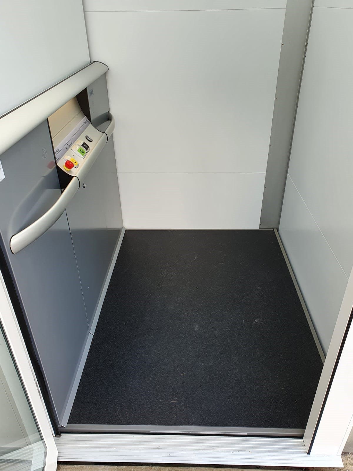 Glan Y Gors Outdoor Home Lift