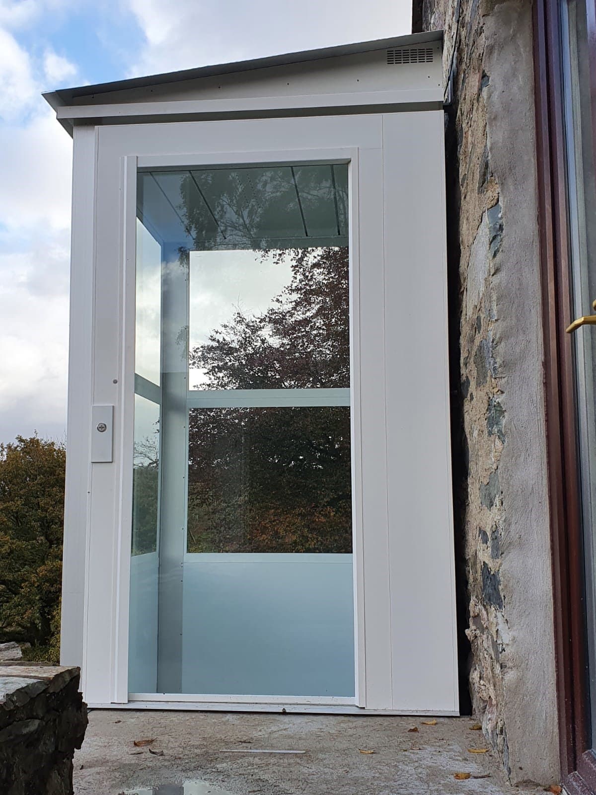 Glan Y Gors Outdoor Home Lift