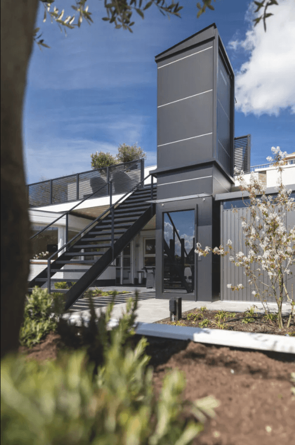 Cibes Outdoor lift in a patio in the Netherlands.