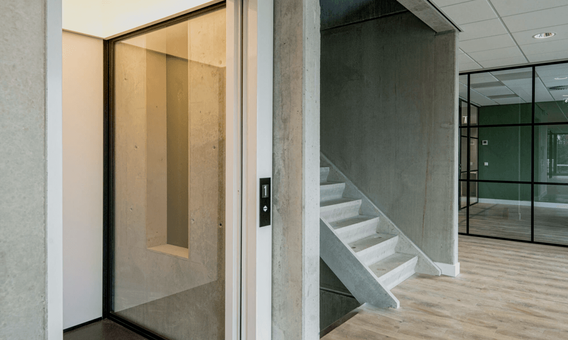 Cabine élévatrice Cibes C1 Pure dans un bureau aux Pays-Bas